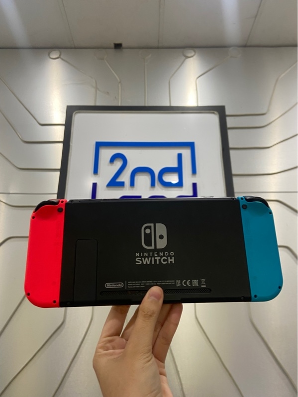 Máy chơi game Nintendo Switch V2 - Đã hack thẻ 128GB - Màu đen - Ngoại hình: 97.5% - Màn ám vàng nhẹ - FullBox