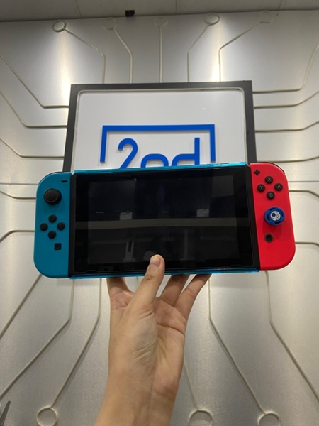 Máy chơi game Nintendo Switch V2 - Firmware 17.0.1 - Bản hack - Màu đỏ xanh - Ngoại hình: 98% - Kèm sạc + dock sạc xuất hình