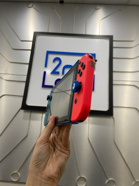 Máy chơi game Nintendo Switch V2 - Firmware 17.0.1 - Bản hack - Màu đỏ xanh - Ngoại hình: 98% - Kèm sạc + dock sạc xuất hình 1