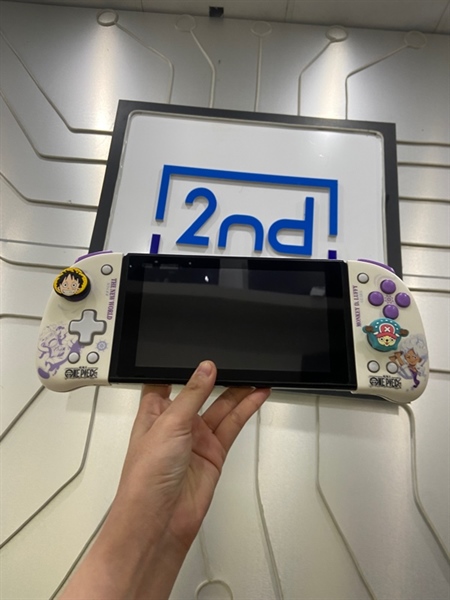 Máy chơi game Nintendo Switch V2 - Hack - Màu đen - Ngoại hình: 96% - Kèm docs grip lớn , sạc , thẻ 128gb + Tay cầm Joy Pad IINE L938 Luffy Gear 5