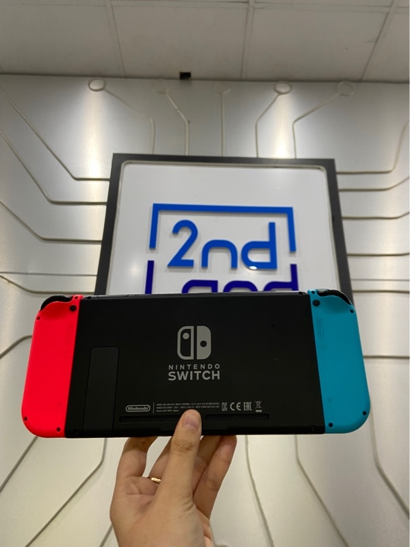 Máy chơi game Nintendo Switch V2 - Màu đen - Ngoại hình: 97% - Kèm túi vải, dock, joy-con straps, sạc