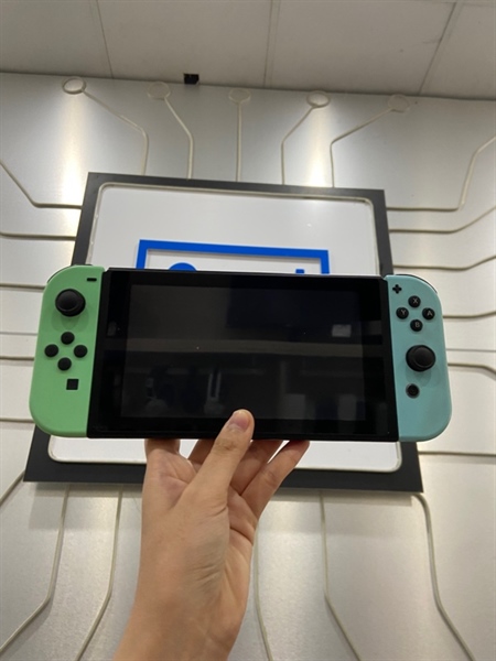Máy chơi game Nintendo Switch V2 - Màu đen - Ngoại hình: 98% - Joycon ố nhẹ - Kèm túi đựng + sạc + 1 thẻ nhớ 128GB + 1 dock sạc + 2 grip nhỏ