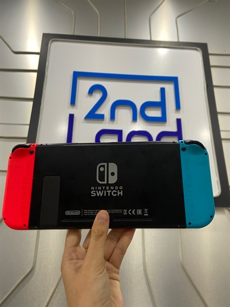 Máy chơi game Nintendo Switch V2 - Màu Đen - Ngoại hình 98% - Kèm dock + 1 HDMI + 2 grip nhỏ + 1 grip lớn + đế màn hình Nintendo Switch Play Stand + kèm sạc 1