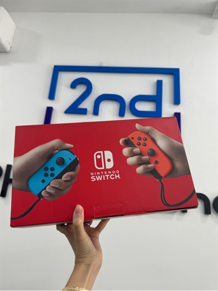 Máy chơi game Nintendo Switch V2 - Ngoại hình 97% - Trầy nhiều - Kèm Box + Dây sạc + Đế sạc + Tay cầm + Đồ bảo vệ tay cầm