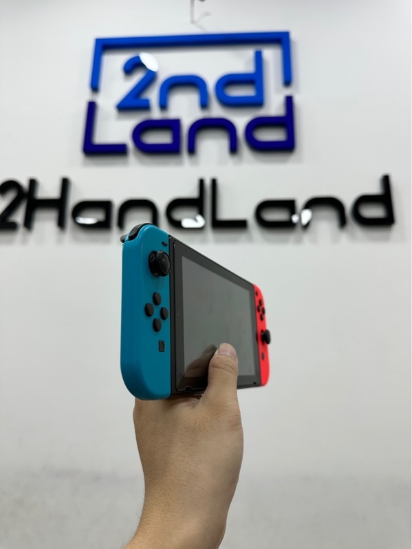 Máy chơi game Nintendo Switch Ver 2 - Chưa hack - Màu đỏ xanh - Ngoại hình 98% - Kèm sạc + Đủ phụ kiện không box