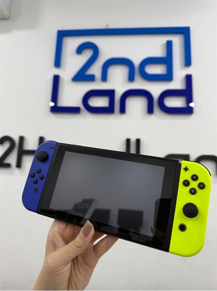 Máy chơi game Nintendo V2 HAC-001(-01) - Chưa hack - Màu đen - Ngoại hình 97% - trầy lưng - Kèm 1 sạc , 1 joycon rời , 1 dock chuyển tín hiệu hdmi 1