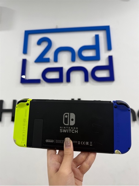 Máy chơi game Nintendo V2 HAC-001(-01) - Chưa hack - Màu đen - Ngoại hình 97% - trầy lưng - Kèm 1 sạc , 1 joycon rời , 1 dock chuyển tín hiệu hdmi 2