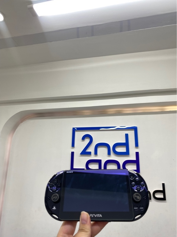 Máy chơi game PS Vita 2000 - Đã hack thẻ 128gb - Màu đen - Ngoại hình 98% - Kèm túi, sạc