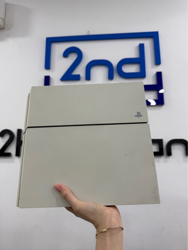 Máy chơi game PS4 Fat 500GB - Chưa hack - Firmware 11.50 - Màu trắng - Ngoại hình xấu - Vỏ ố vàng - Kèm 1 nguồn , 1 HDMI