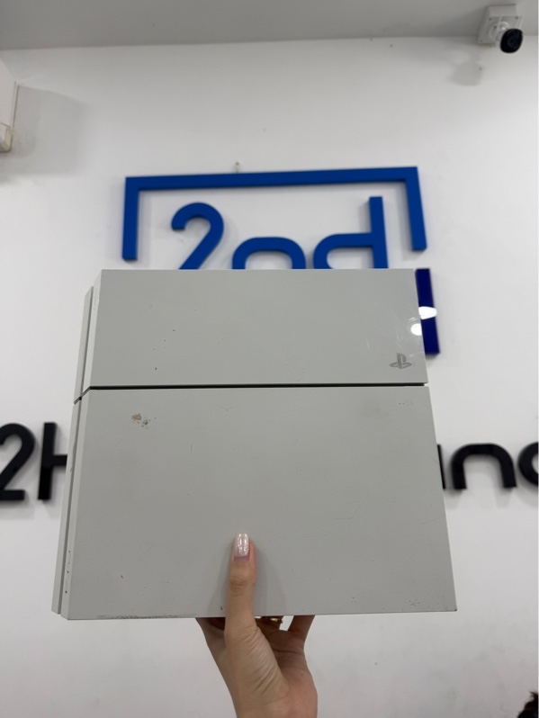 Máy chơi game PS4 FAT 500gb - Đã hack - Firmware 9.00 - Màu trắng - Ngoại hình 97% - Kèm nguồn , HDMI , tay cầm đen mất cao su trái