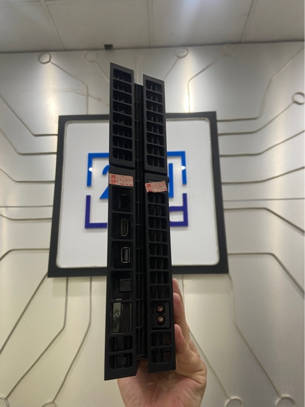 Máy chơi game PS4 Fat - Firmware 13.52 - 500GB - Màu đen - Ngoại hình: 97% - Kèm nguồn + Dock sạc tay cầm PS4 linh kiện