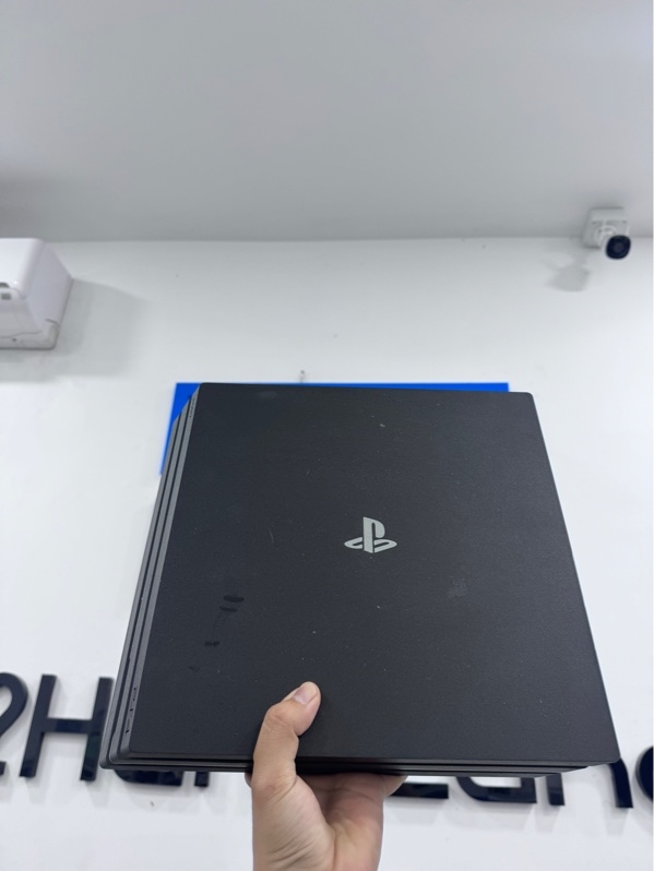 Máy chơi game PS4 pro - 1Tb - Đã hack - firmware 12.52 - Màu đen - Ngoại hình 97% - trầy xước - Kèm 1 tay 1 dây nguồn, 1 HDMi