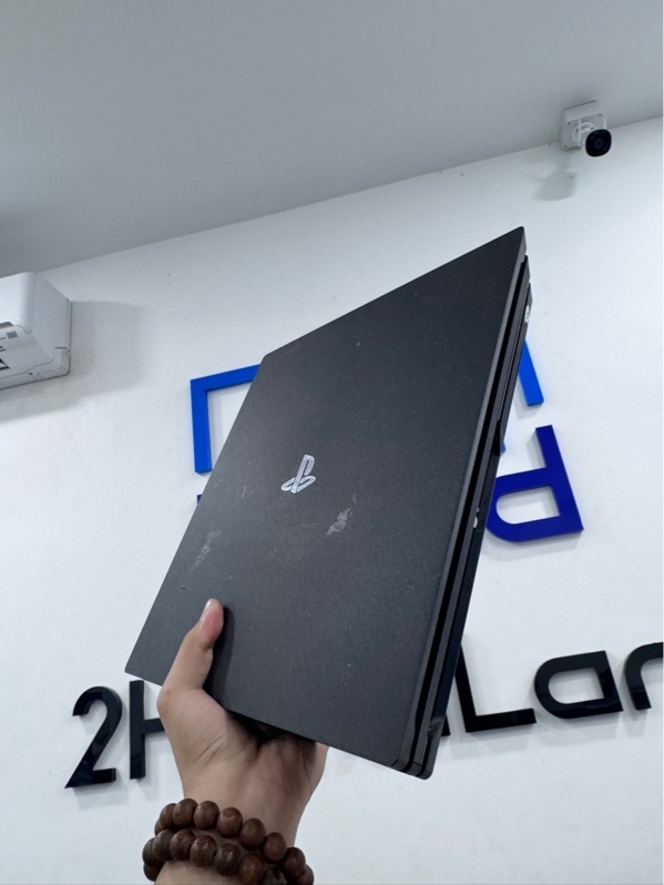 Máy chơi game PS4 pro - 1Tb - Đã hack - firmware 12.52 - Màu đen - Ngoại hình 97% - trầy xước - Kèm 1 tay 1 dây nguồn, 1 HDMi