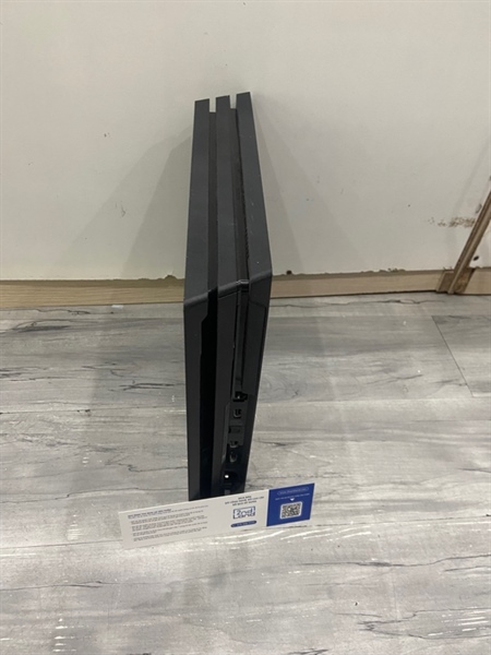 Máy chơi game PS4 Pro - 1TB - Firmware 12.2 - Màu đen - Ngoại hình: 97% - Kèm 1 tay cầm + nguồn 2