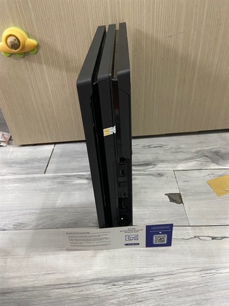 Máy chơi game PS4 Pro - 1TB - Firmware 12.52 - Màu đen - Ngoại hình: 98% - Kèm nguồn + 1 tay 2