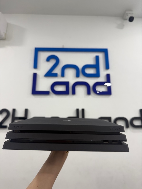 Máy chơi game PS4 pro 1TB - Firmware 13.04 - Màu đen - Ngoại hình 97% - trầy xước - Kèm 1 nguồn, HDMI, 1 tay cầm xanh mất cao su cần trái , ốc gỉ