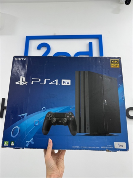 Máy chơi game PS4 Pro 1TB - Firmware 9.0 - Màu đen - Ngoại hình 98% - Đã hack - Kèm 1 tay cầm + dây nguồn + 1 dây micro Usb