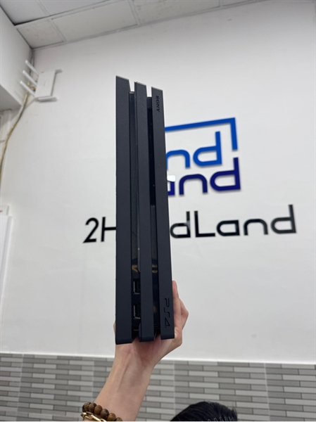 Máy chơi game PS4 Pro (CUH-70068) - Firmware 13.02 - 1TB - Màu đen - Ngoại hình: 98% - Kèm 1 tay + dock 1