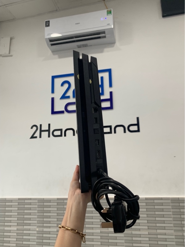 Máy chơi game Ps4 pro cuh-72188 - Fimwere 13.52, 1tb - Màu đen - Ngoại hình: 97% - Body