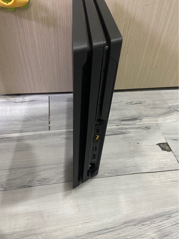 Máy chơi game PS4 Pro - Đã hack - CUH-7017B 1TB - Firmware 9.0 - Màu đen - Ngoại hình: 97.5% - Kèm nguồn + 1 tay cầm