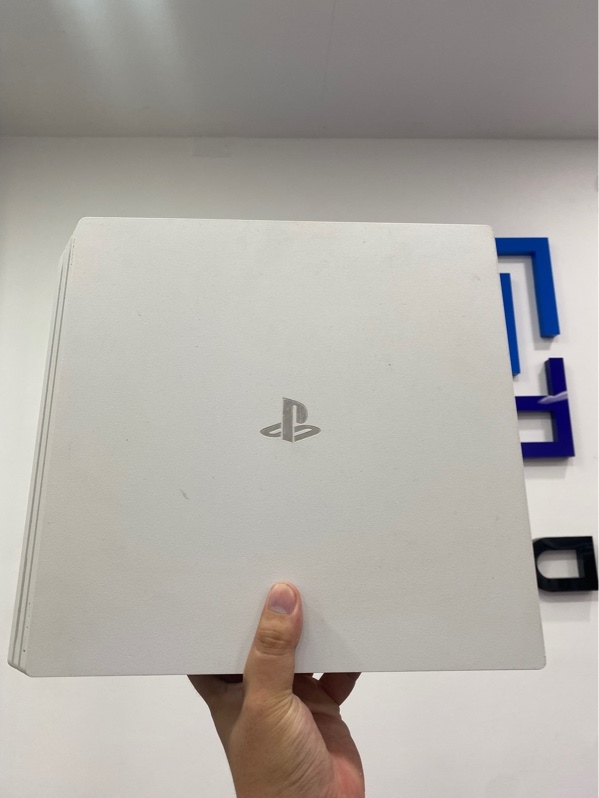 Máy chơi game PS4 Pro - Đã hack - Firmware 11.52 - Màu trắng - Ngoại hình: 97% - Kèm đĩa hack + Box + 1 tay cầm