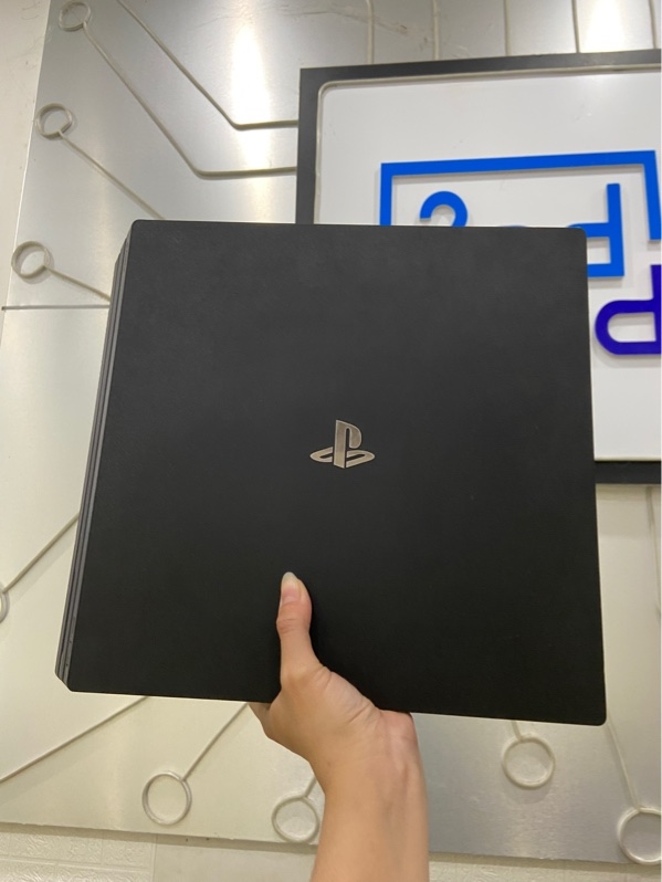 Máy chơi game PS4 Pro - Đã hack - Firmware 6.72 - 1TB - Màu đen - Ngoại hình 97% - Kèm box + Dây nguồn + Dây kết nối + 1 tay cầm bong núm 2 cần
