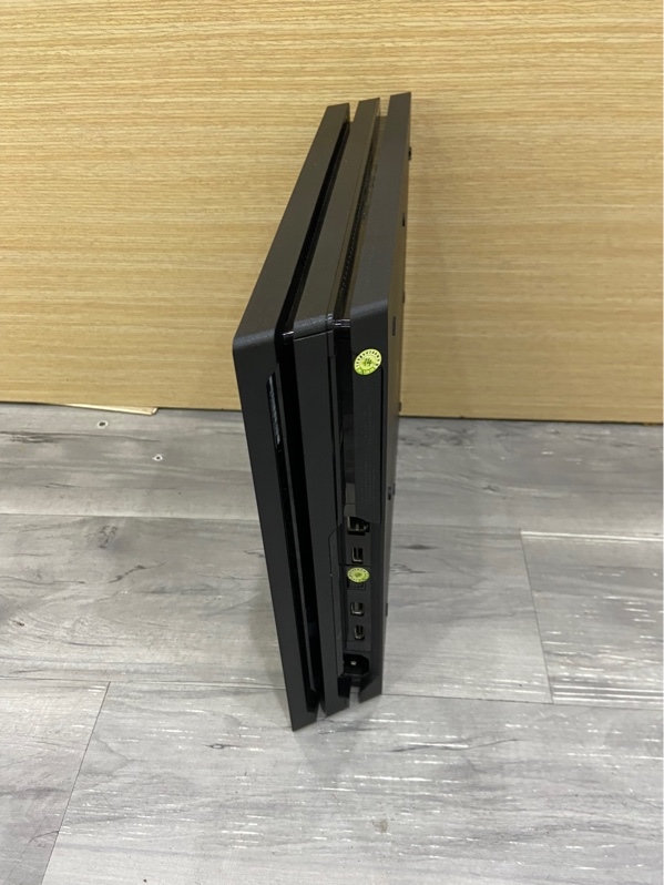 Máy chơi game PS4 Pro - Firmware 12.52 - 1TB - Đã hack - Màu đen - Ngoại hình: 97% - Kèm nguồn + HDMI + 1 tay cầm