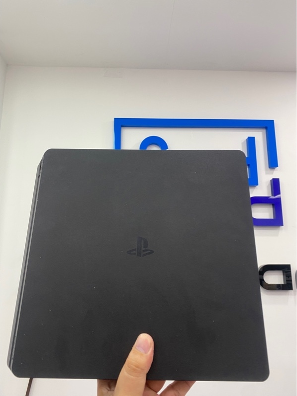 Máy chơi game PS4 Siim - Chưa hack - 500GB - Firmware 11.02 - Màu đen - Ngoại hình: 97% - Trầy ố, rộp sơn - Kèm nguồn - 1 tay cầm, nguồn, HDMI