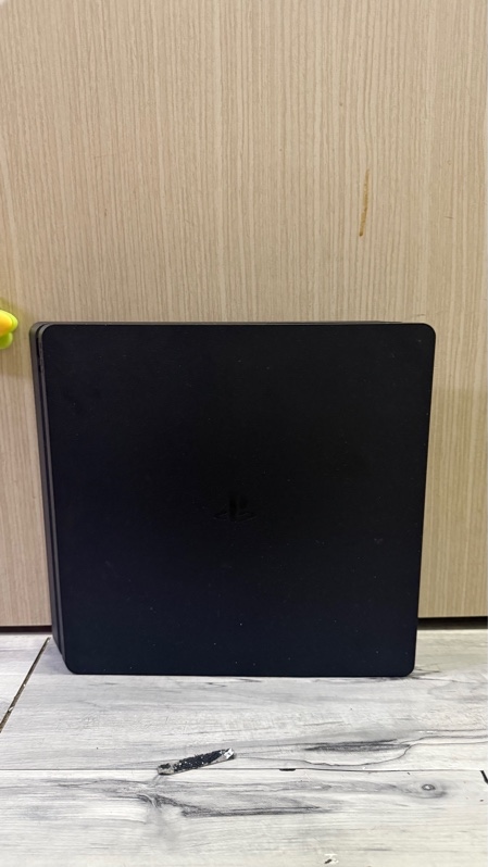 Máy Chơi Game PS4 Slim - Chưa Hack - 1TB - Màu đen - Ngoại hình: 97% - Xước thân - Kèm nguồn + HDMI + tay cầm