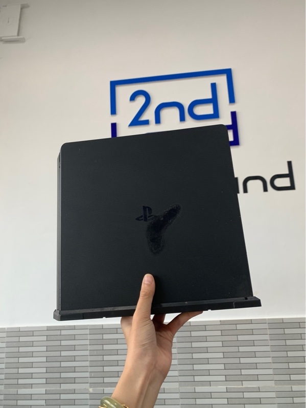 Máy chơi game PS4 Slim - Fimwere 13.4 bộ nhớ 1TB - Màu đen - Ngoại hình: 97% - Chảy nhựa mặt trên - Kèm 1 tay trôi cần nhẹ