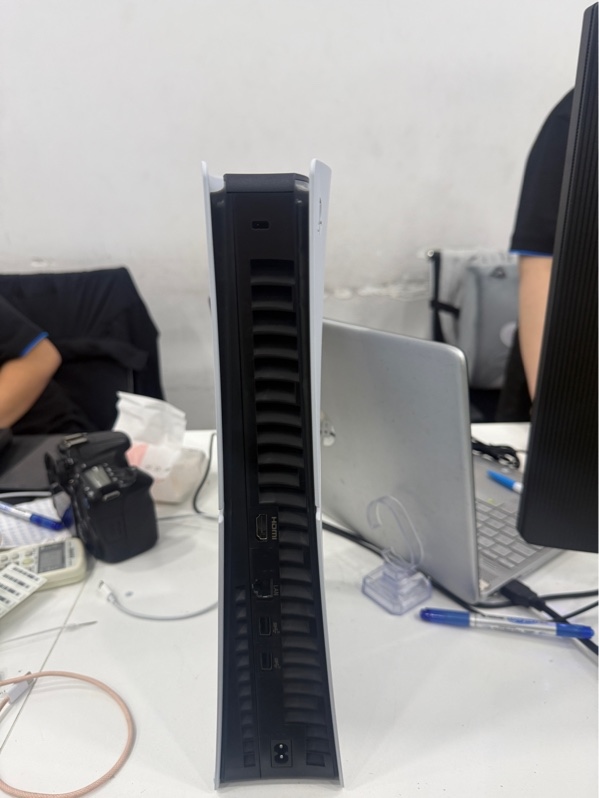 Máy chơi game PS5 Slim bản digital 850Gb - Firmware 26.04 - Màu trắng - Ngoại hình 98% - Kèm 1 tay cầm , nguồn , HDMI , USB-C
