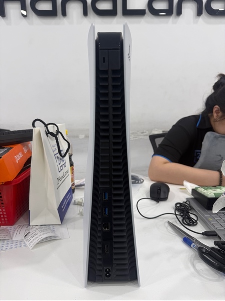 Máy chơi game PS5 Standard CFI1218A Ổ đĩa - 1TB - Firmware 25.02 - Màu trắng - Ngoại hình 97% - Kèm nguồn , hdmi , không tay cầm 1