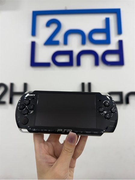 Máy chơi game PSP 3001 - Chưa hack - Màu đen - Ngoại hình 97% - Màn ám vàng , pin chai , máy trầy xước - Kèm sạc , thẻ nhớ 1GB, 1 đĩa game