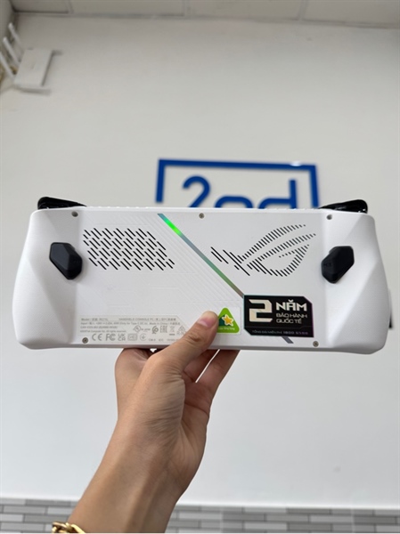 Máy chơi game ROG Ally - 16/512GB - Chip Z1 ExTreme - Pin 91% - Màu trắng - Ngoại hình 97% - Nứt vỏ nhẹ - Fullbox 3