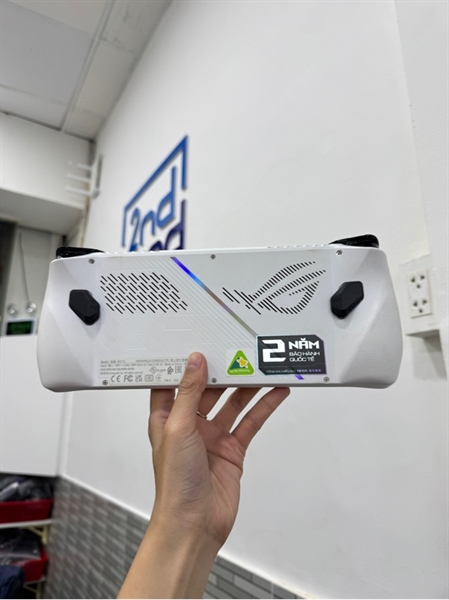 Máy chơi game ROG Ally RC71L - Ryzen Z1EXtreme - 16/512SSD - Màu trắng - Pin 85% - Ngoại hình 98% - Body, kèm sạc + túi 2