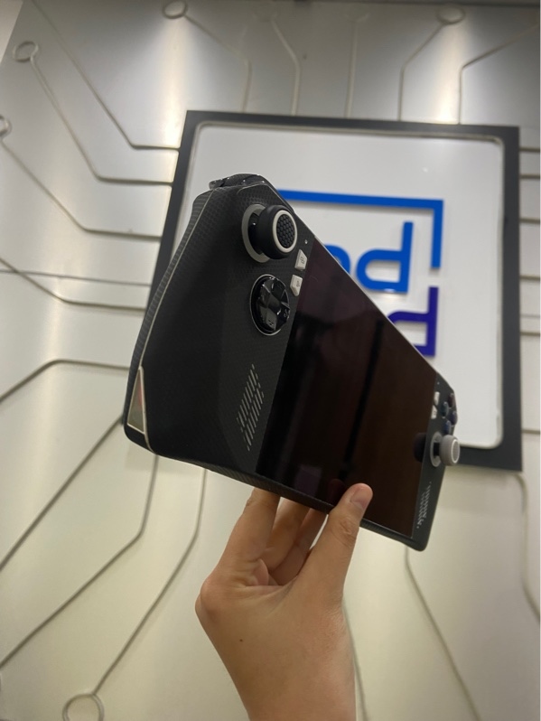 Máy chơi game ROG Ally z1 Extreme - Chip ADM Ryzen z1 Extreme - Ram 16/512 GB SSD - Màu Trắng( dán skin đen) - Ngoại hình: 98% - FullBox