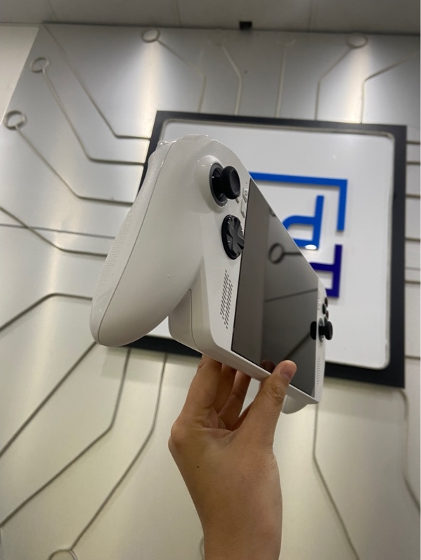 Máy chơi game Rog Xbox Ally - Chip AMD RYZN z2 A - Ram 16/512G - Màu trắng - Ngoại hình: 98% - FullBox + túi