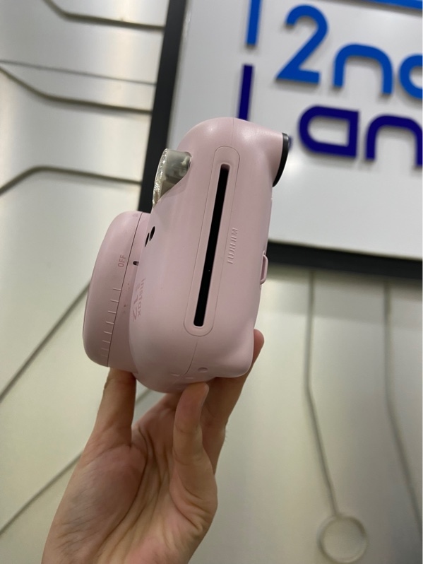 Máy chụp ảnh lấy liền FujiFlim Instax Mini 12 - F60mm - Màu hồng - Ngoại hình: 97% - Kính ngắm quang học - Kèm túi + film