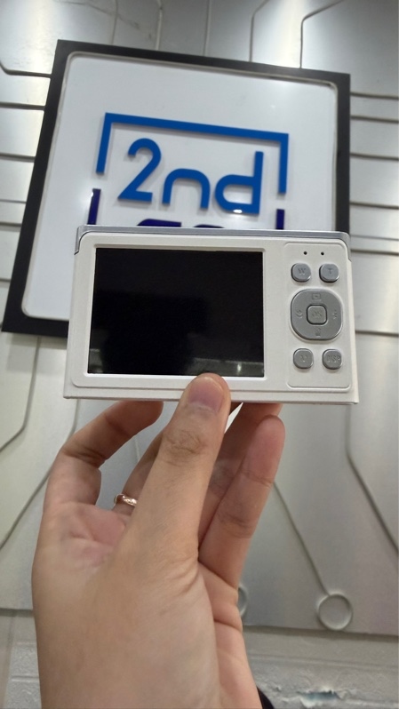 Máy chụp hình Mini Digital V2 50MP SUPER ZOOM - Màu trắng - Ngoại hình: 97% - Xước thân, ố, xước màn hình - Kèm 1 pin