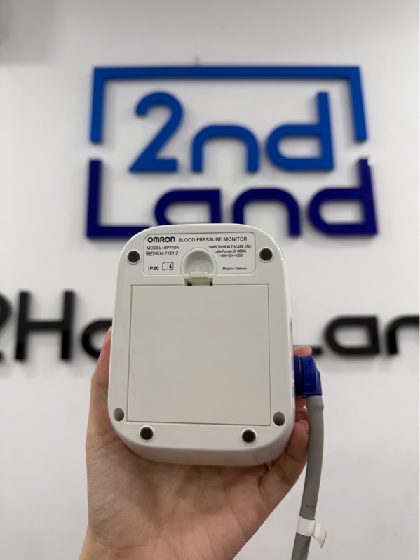 Máy đo huyết áp Omron Series 3 - model BP710N - Màu trắng - Ngoại hình 97% - trầy xước - Không phụ kiện