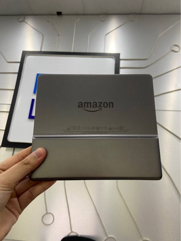 Máy đọc sách Kindle Oasis gen 9 - Firmware : 5.16.2 - 8GB - Màu đen - Ngoại hình: 98% - FullBox