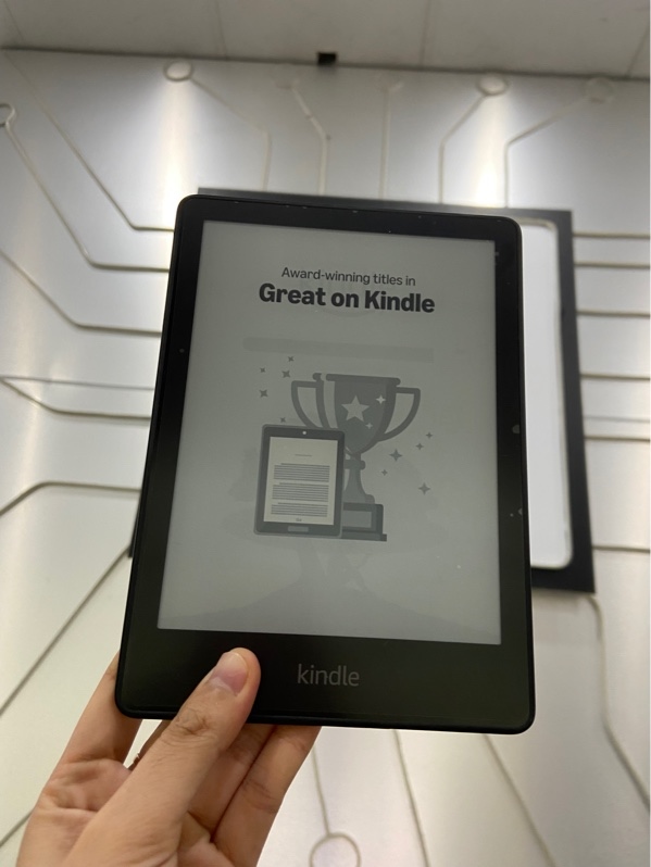 Máy đọc sách Kindle Paperwhite 5 Gen 11 - Màu đen - Ngoại hình: 97% - Body