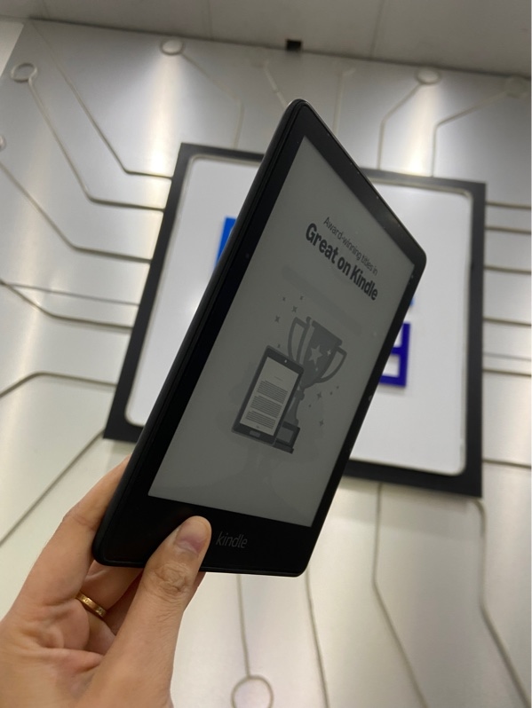 Máy đọc sách Kindle Paperwhite 5 Gen 11 - Màu đen - Ngoại hình: 97% - Body