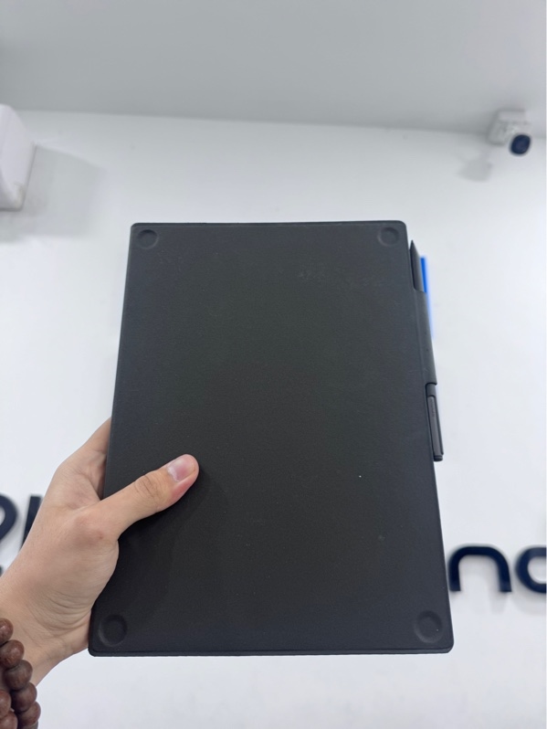 Máy đọc sách Remarkable Pro - 64Gb - Màu xám - Ngoại hình 97% - Màn ám vàng viền rõ, lưu ảnh - Kèm 1 pen marker, 1 case da, 1 dây sạc C-C, 6 ngòi