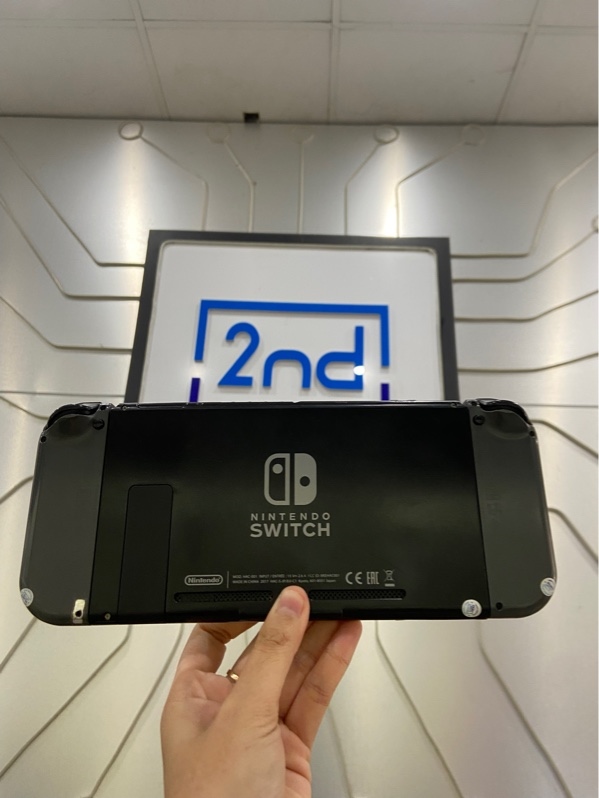 Máy game Nintendo Switch V1 - Chưa hack - Màu đen - Ngoại hình: 97% - Joycon trái bị rơ, màn ám vàng - Kèm sạc, túi vải, dock, grip, ốp