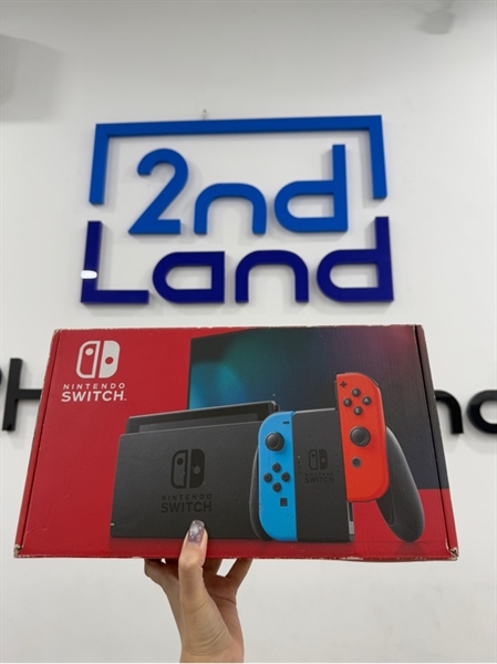 Máy game Nintendo Switch V2 - Màu đen - Ngoại hình 98% - Màn ám vàng , gãy ngàm che thẻ nhớ - Kèm 1 grip lớn , 2 straps , hdmi , 1 dock , sạc , Box 0