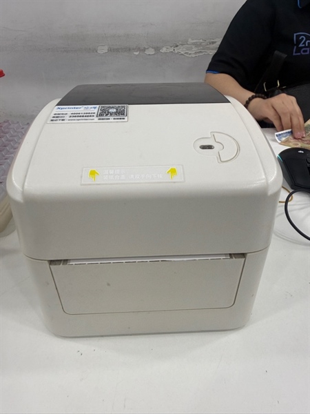 Máy in Xprinter XP420B - Màu trắng - Ngoại hình 97% - Ố vàng , trầy xước - Kèm nguồn , dây kết nối 1