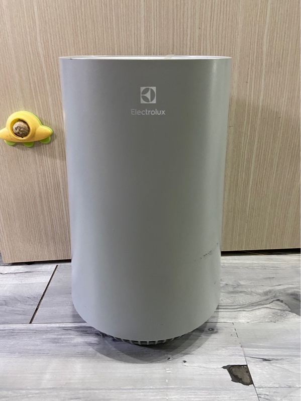 Máy lọc khôg khí Electrolux Flow A3 model FA31-202GY - Màu xám - Ngoại hình: 97% - Lọc bụi nhiều - Kèm nguồn