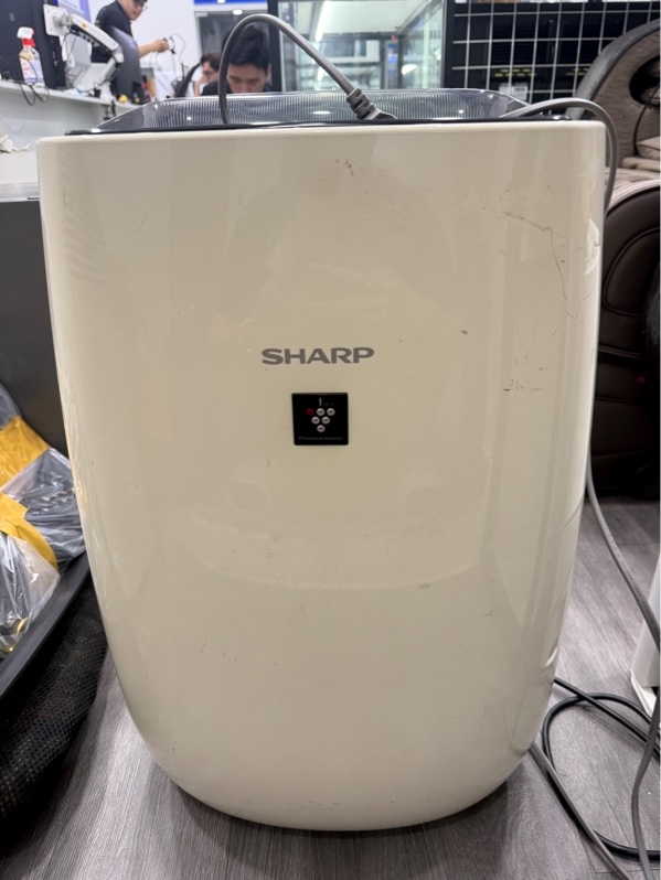 Máy lọc không khí Sharp - model FP-J40E-W - Màu trắng - Ngoại hình 97% - nhựa ố vàng , lọc dơ, hốc gió bụi nặng, trầy xước nhiều - Body