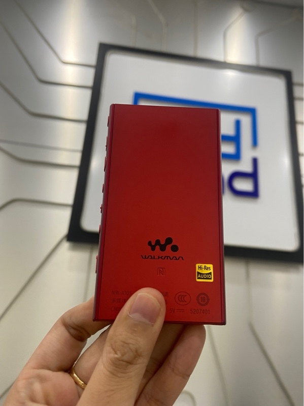 Máy nghe nhạc di động Sony WalkMan - NW-A105 - Màu đỏ - Ngoại hình: 97% - Trầy xước nhẹ - Body